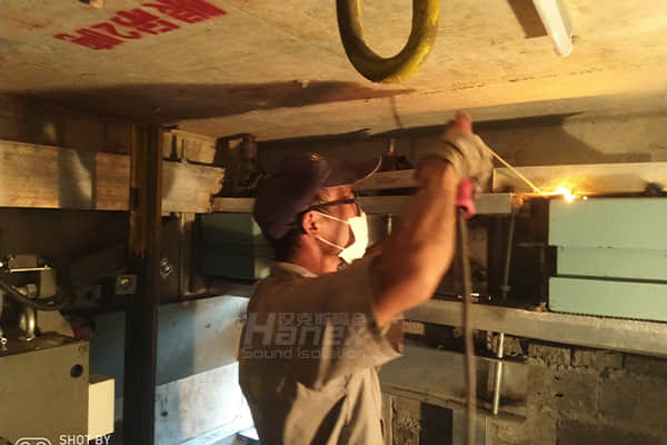 住戶(hù)室內(nèi)長(zhǎng)期遭受電梯困擾，該如何解決？
